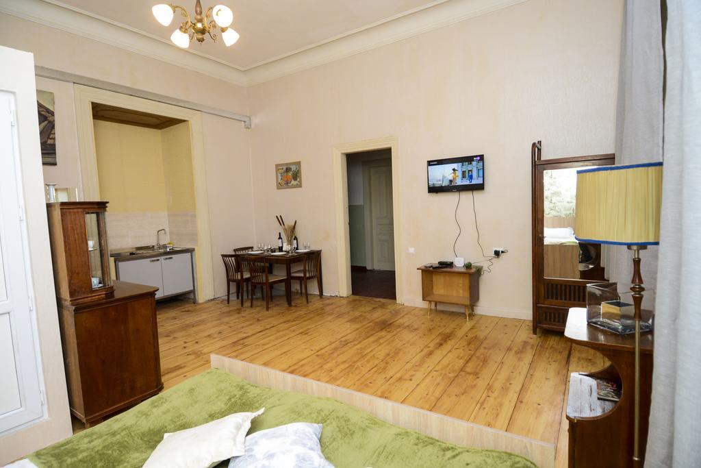 Solo Room Apartment Tbilisi Ngoại thất bức ảnh